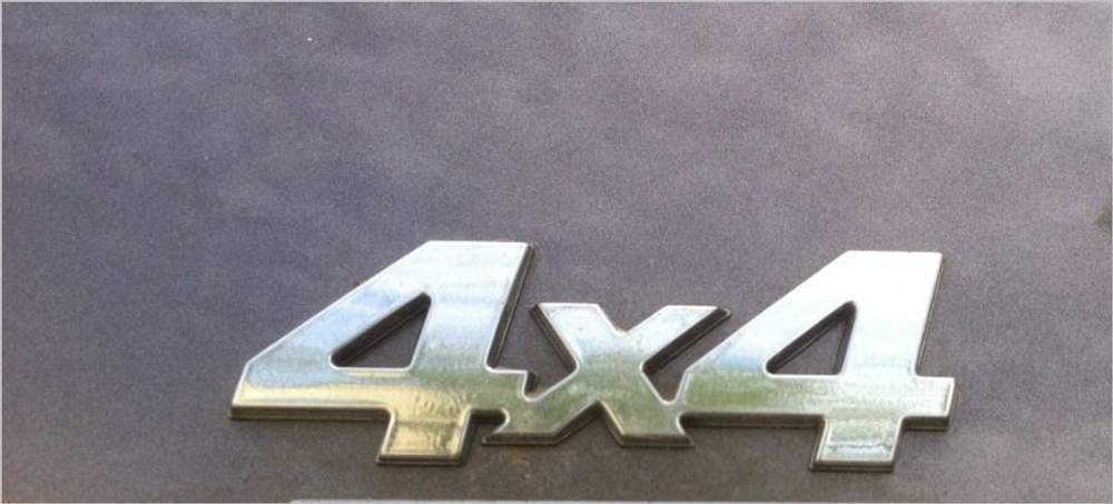 Шильдик "4х4".  Фирменный стиль "Lada  4х4" с 2016 года