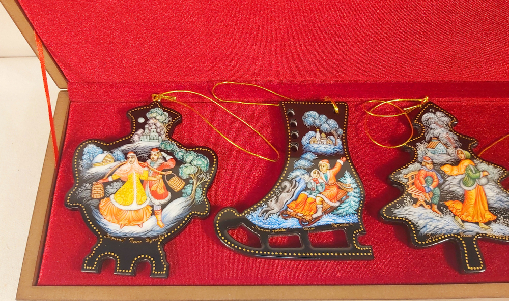 Набор из 4-х ёлочных игрушек  "Русская зима" с росписью Палех