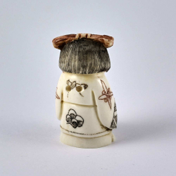 Нэцкэ Девочка с волшебным веером