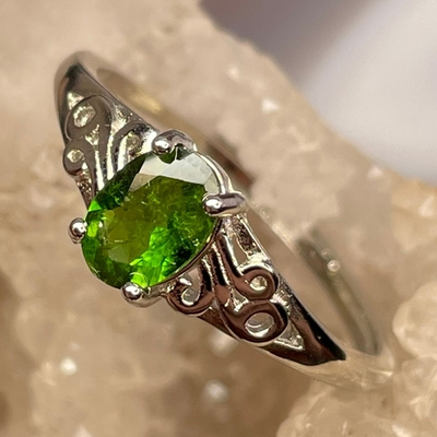 39122 Турмалин зеленый Кольцо 5*7мм универс.р. от19