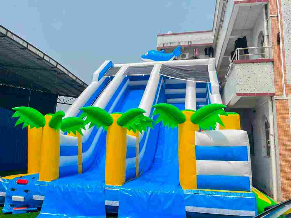 Надувной батут-горка «Волна - 2» 10*6,5*8 м. с 2-мя горками разных уровней