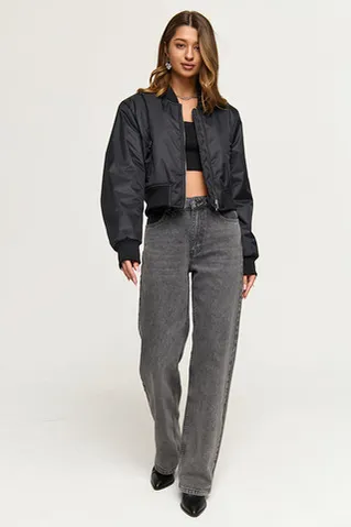 Укороченный бомбер черного цвета