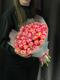 39 пионовидных тюльпанов