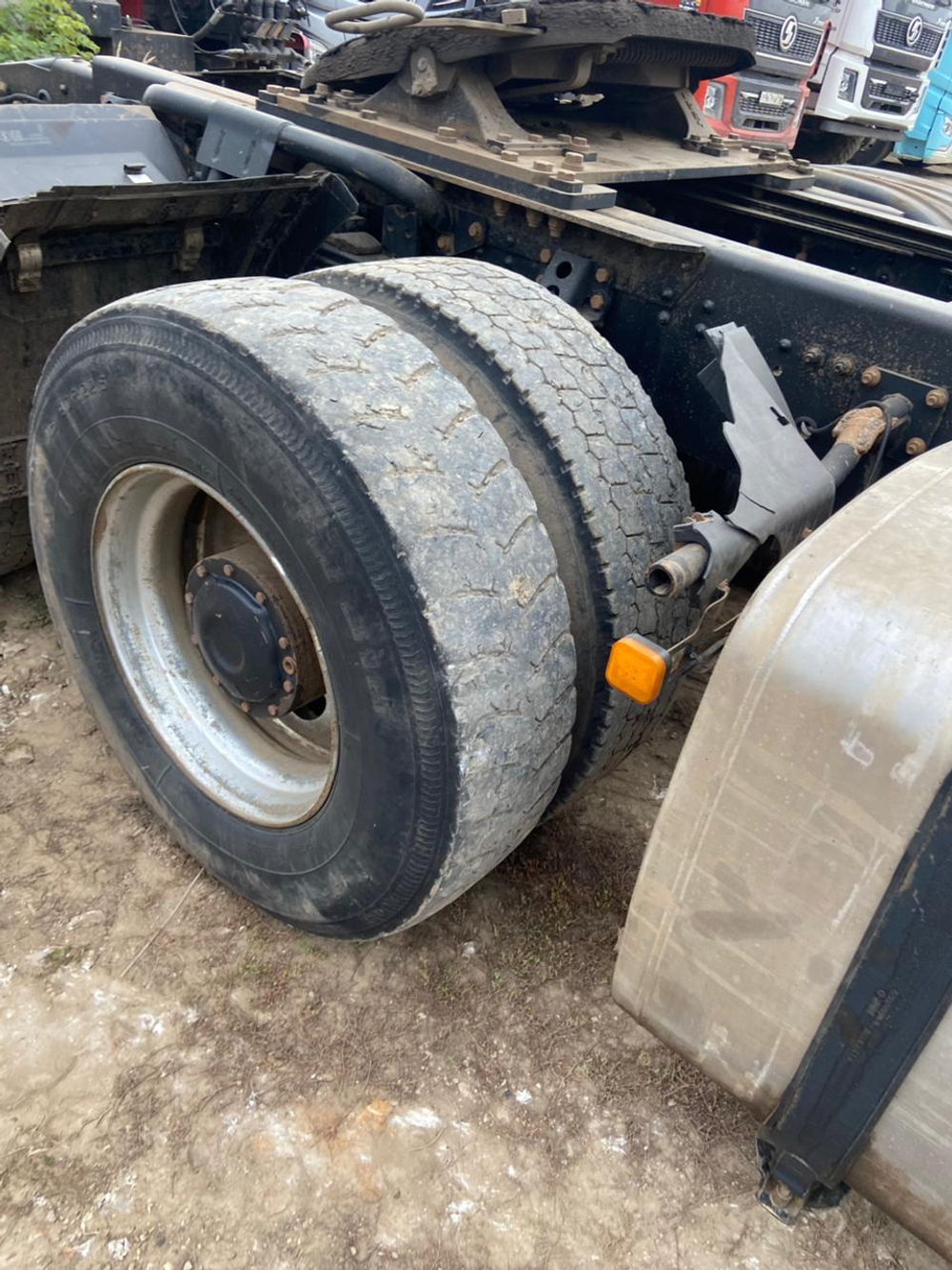 Shacman (Shaanxi) SX* 6x4 Седельный тягач SX42584W324C (Дизельный, 10,8 л, 441 л.с., МТ)