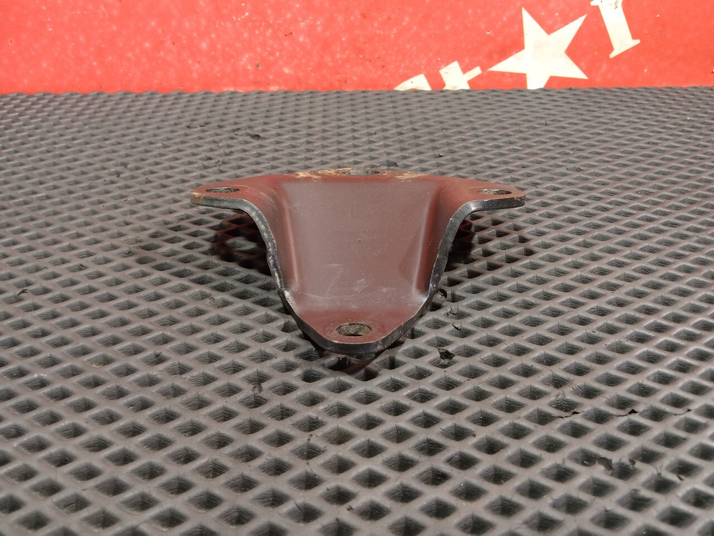 Кронштейн рессоры передней