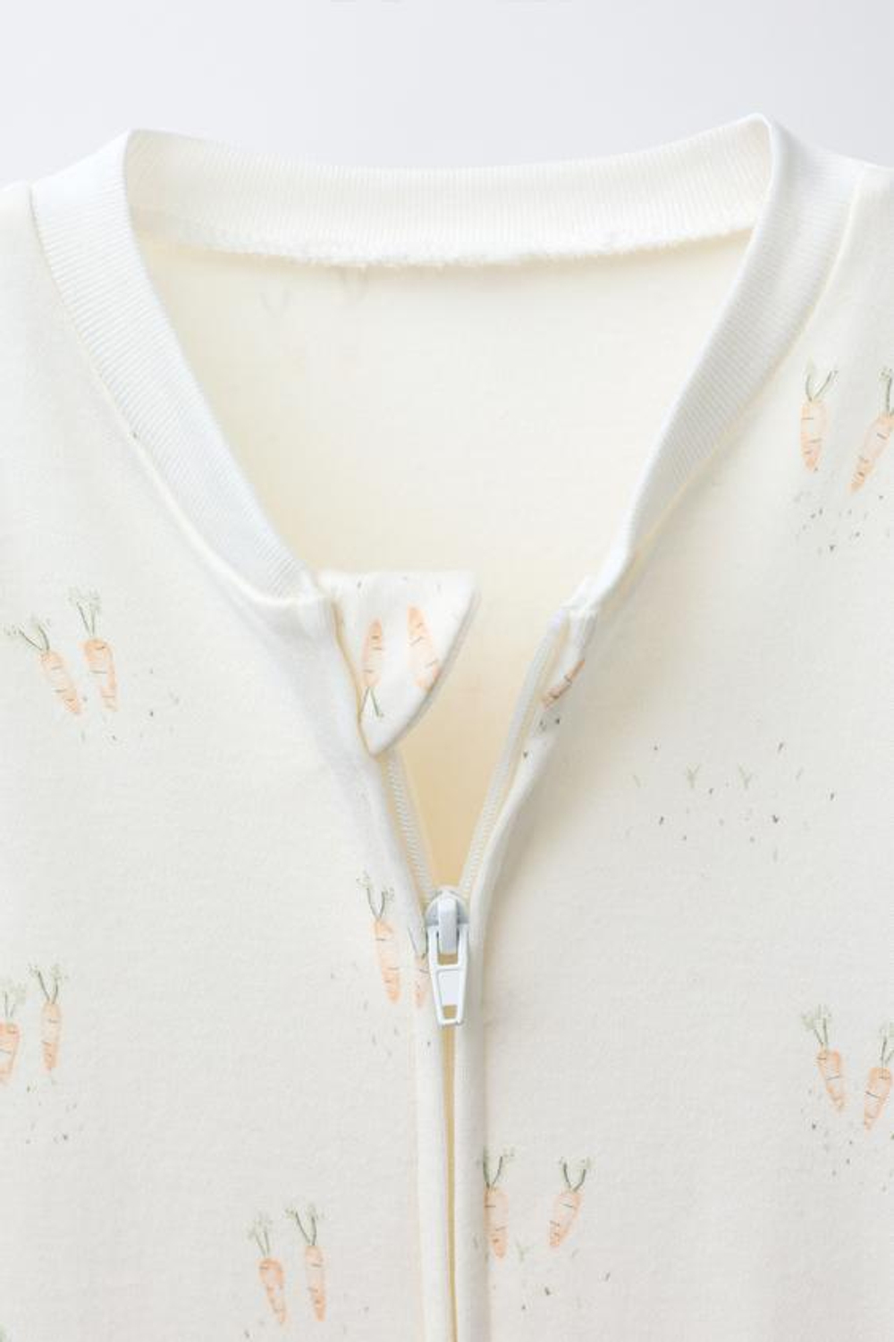 ZARA НАБОР ИЗ ДВУХ КОМБИНЕЗОНОВ С КРОЛИКАМИ И ТРАНСФОРМИРУЕМЫМИ НОЖКАМИ, БЕЖЕВЫЙ