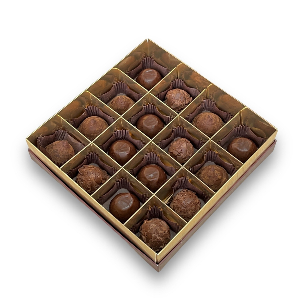 Коробка для конфет ПРЕМИУМ с большим окном 180*180*45 см (16) (шоколад/золото)