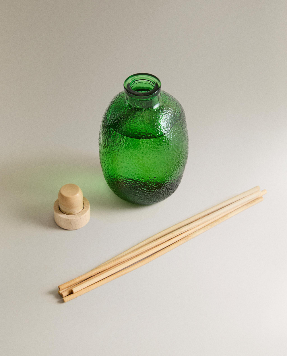 Zara Home Аромадиффузор Yuzu & Musk 180 мл, тростниковые палочки микадо, аромат свежий цитрусовый, Горчичный