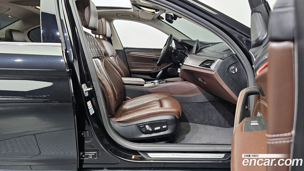 BMW 5 Series (G30) 520i Luxury (09.2020)