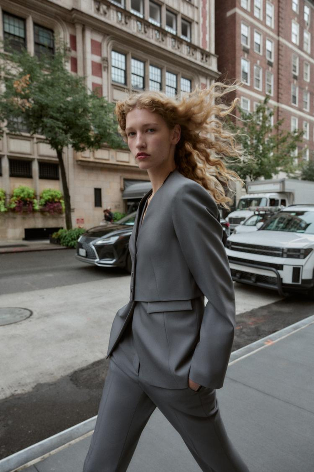 ZARA УКОРОЧЕННЫЙ БЛЕЙЗЕР БЕЗ ЛАЦКАНОВ, СЕРЫЙ