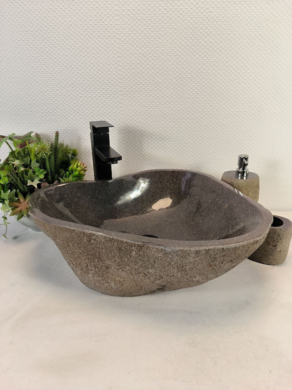 Раковина из речного камня RS-65616 46*42*15 0857