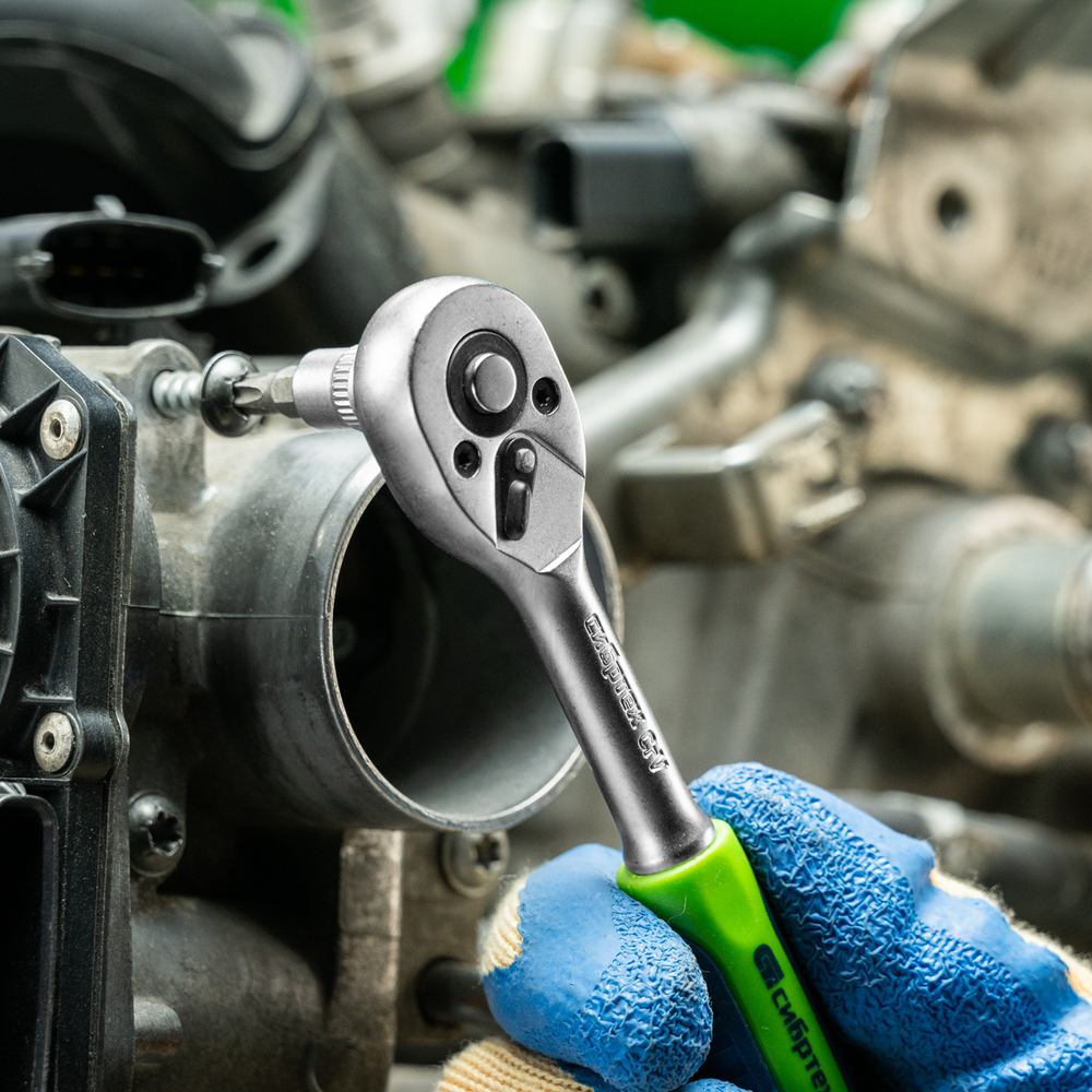 Ключ-трещотка 1/4", 45 зубьев, с быстрым сбросом, матовый хром Сибртех