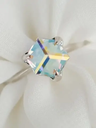 Кольцо Миражи тонкое с кристаллом-хамелеоном Swarovski