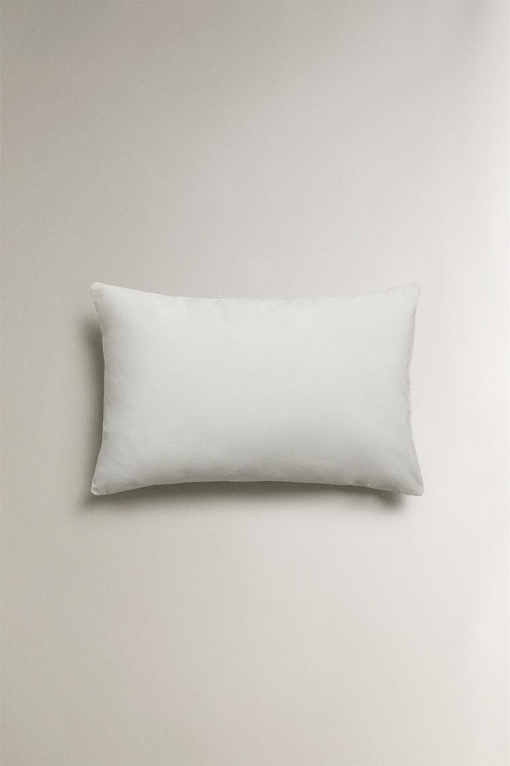 ZARA HOME ОДНОТОННЫЙ ЛЬНЯНОЙ ЧЕХОЛ ДЛЯ ДЕКОРАТИВНОЙ ПОДУШКИ, КРЕМОВЫЙ