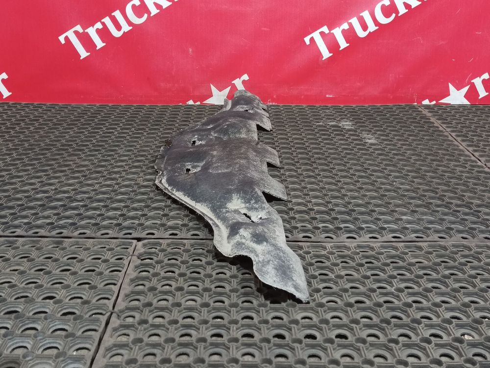 Шумоизоляция двигателя правая