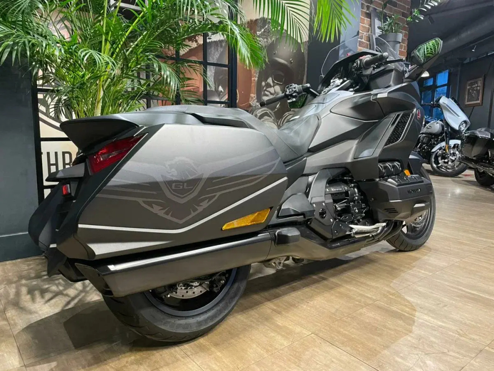 GL1800 Gold Wing Bagger DCT 50th Anniversary