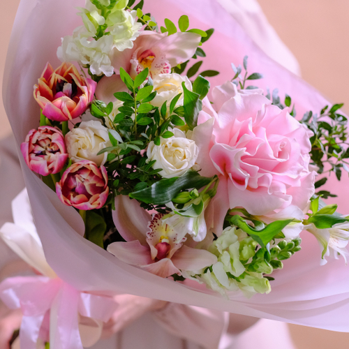 Купить Нежный букет с французской розой и орхидеей #128