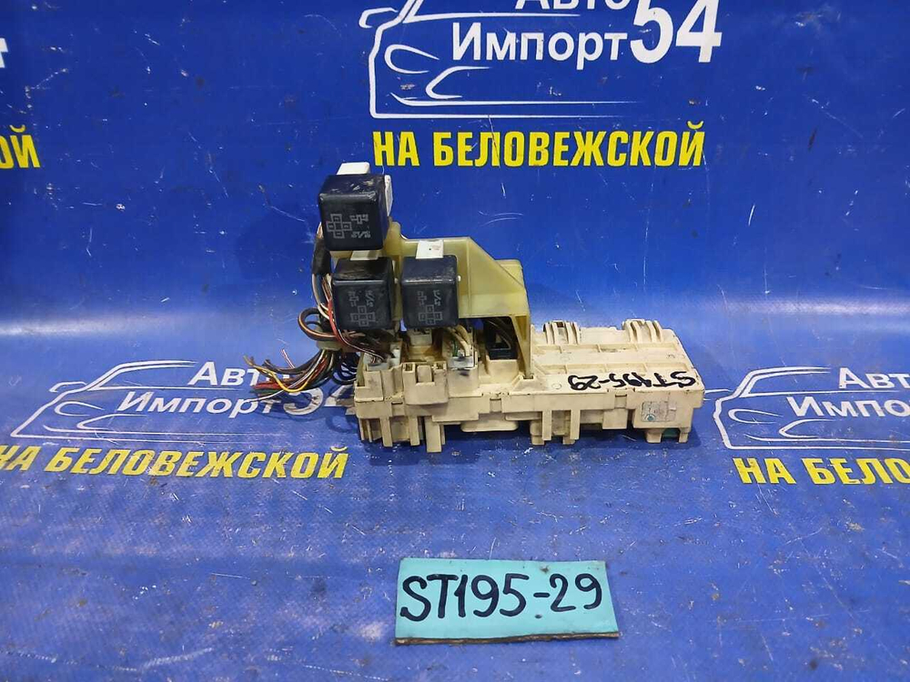 Блок предохранителей салонный TOYOTA CALDINA 1994