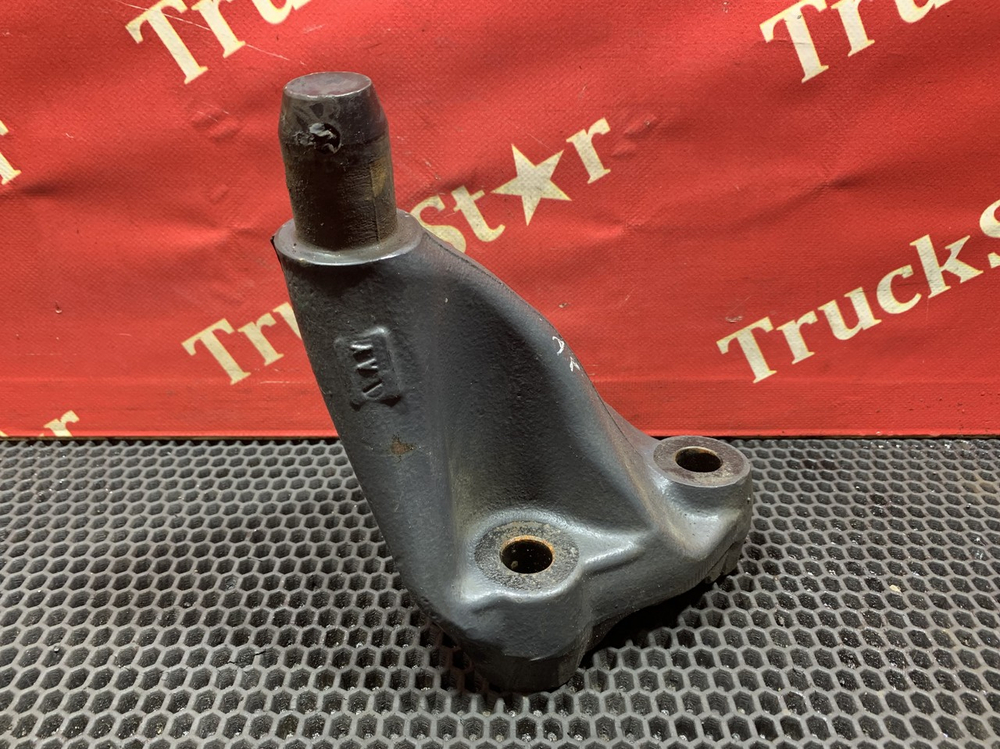 Кронштейн цилиндра подъёма кабины