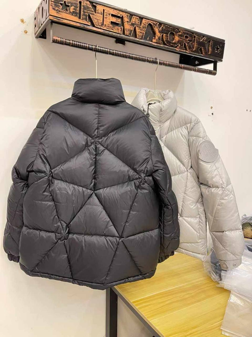 Пуховик Moncler
