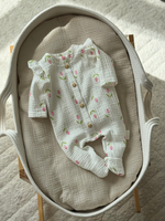 Комбинезон с рюшами и чепчик, Тюльпаны