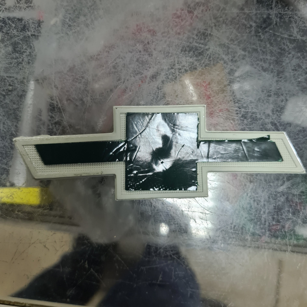 Эмблема на решётку радиатора Лачетти