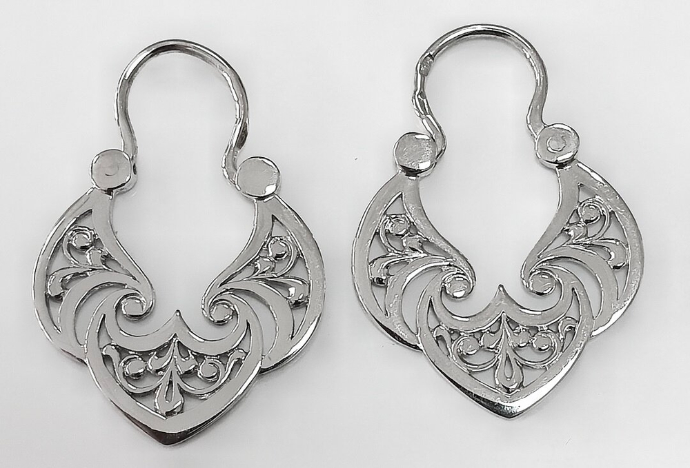 Ювелирные серьги из серебра