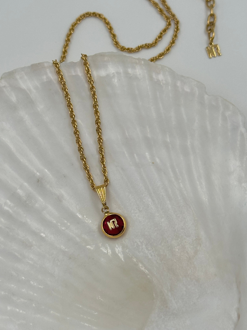 Миниатюрный кулон Nina Ricci