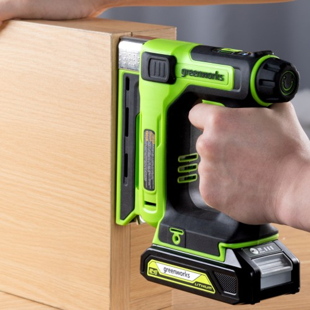 Степлер аккумуляторный GREENWORKS G24CS10 24V, АКБ 2Ач и ЗУ 3400107CUA