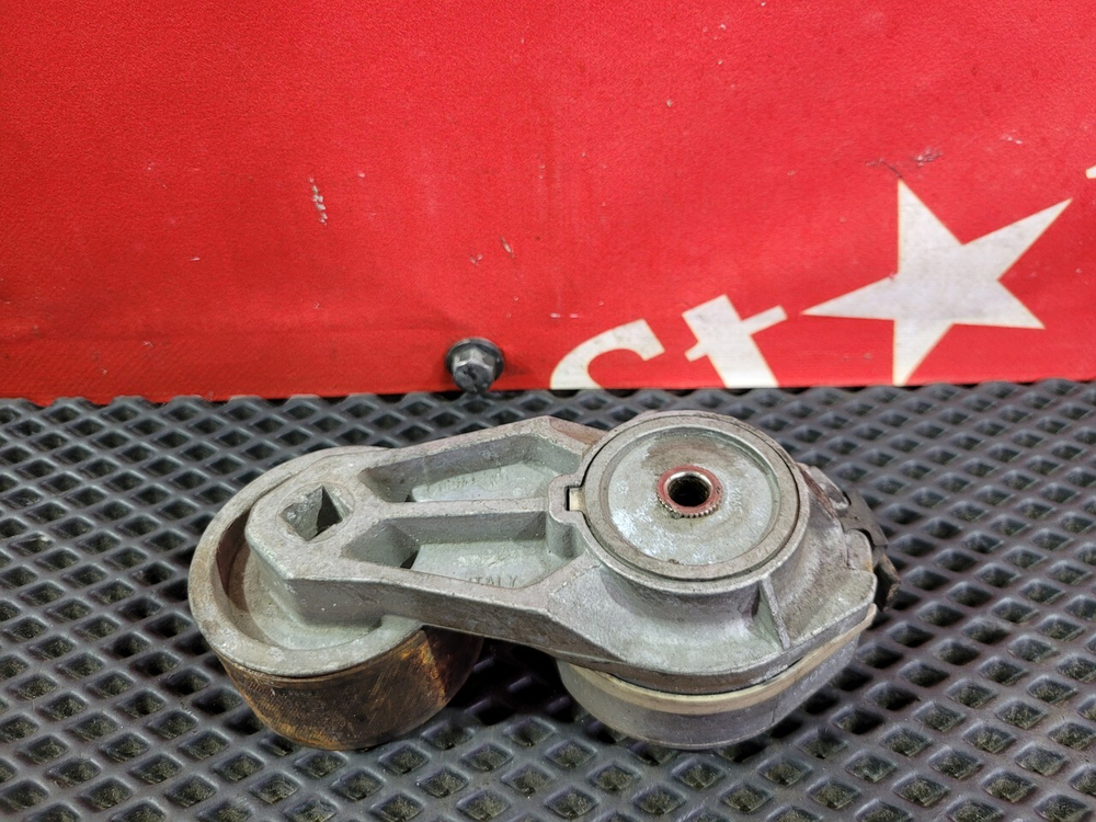 Ролик натяжитель приводного ремня