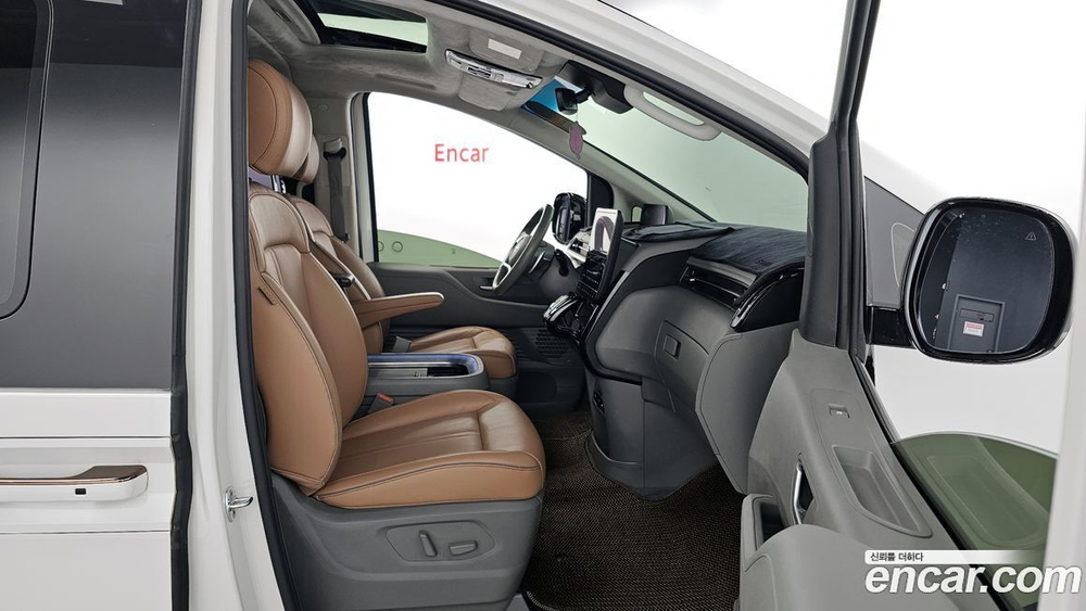 Hyundai Staria Lounge 7-и местный (07.2021)