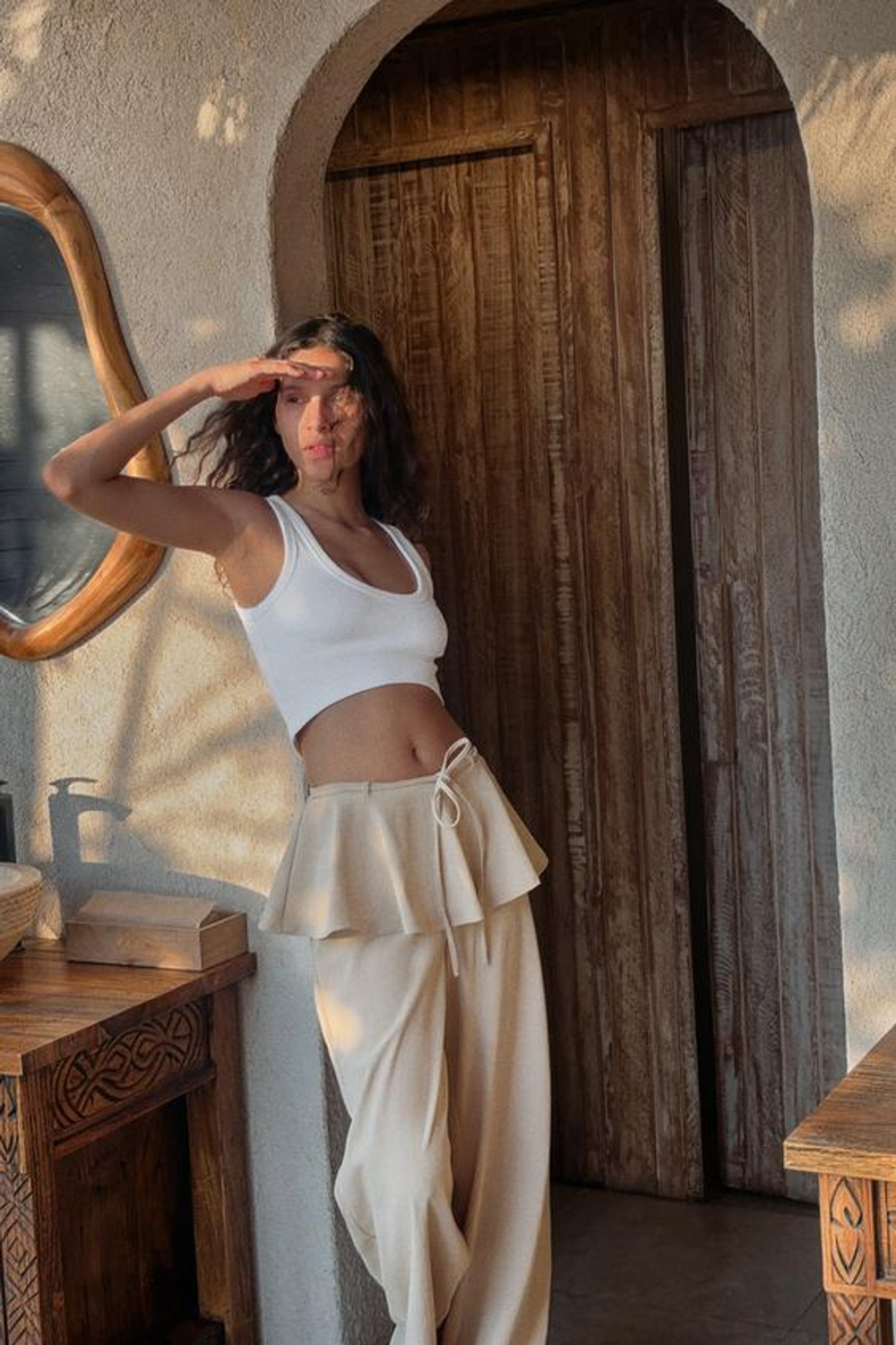 ZARA БРЮКИ С ШИРОКИМИ ШТАНИНАМИ И ОБОРОЧКАМИ НА ПОЯСЕ, БЕЖЕВЫЙ