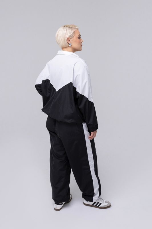 Брюки спортивные с лампасами, черный