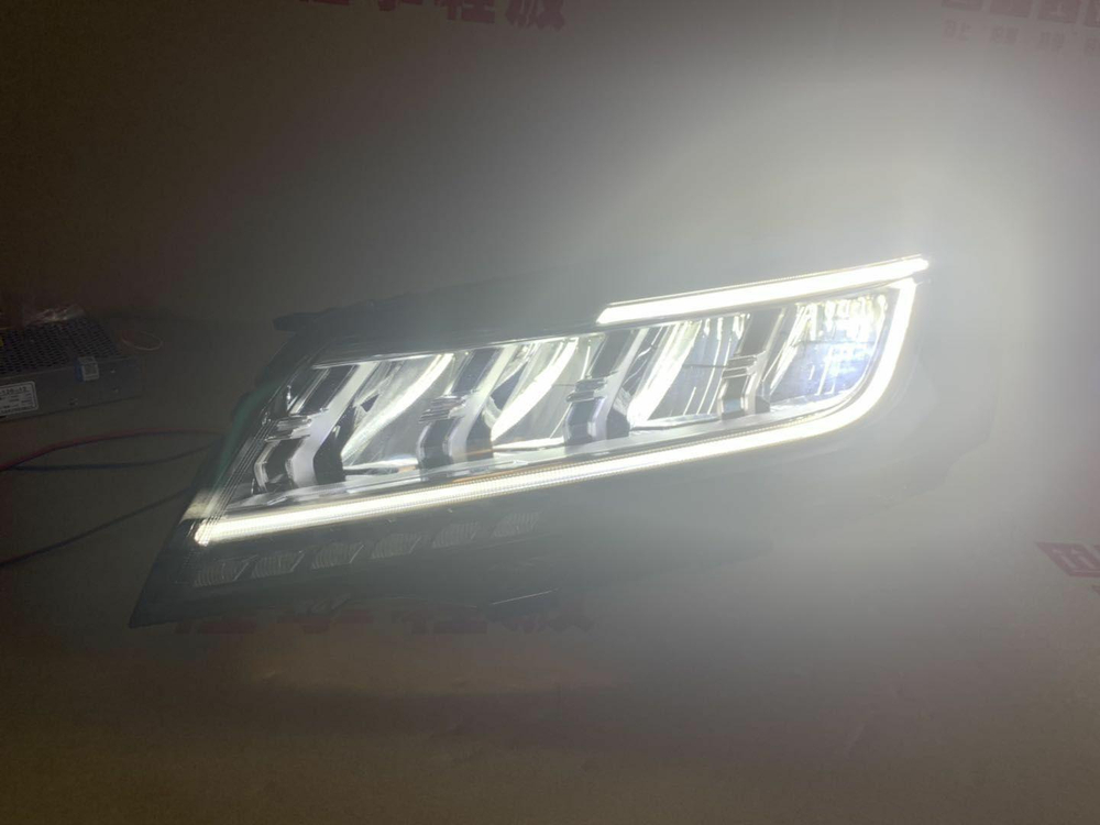 Оригинальная LED фара на Roewe RX5 (правая/левая), повышенная комплектация