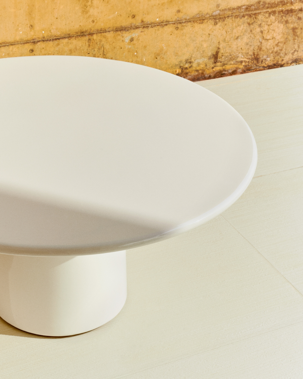 Журнальный столик Albanella из цемента с глянцевой белой отделкой Ø85 см