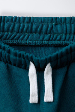 ZARA ДЖОГГЕРЫ ИЗ МЯГКОЙ ТКАНИ С НОМЕРОМ, БУТЫЛОЧНО-ЗЕЛЕНЫЙ