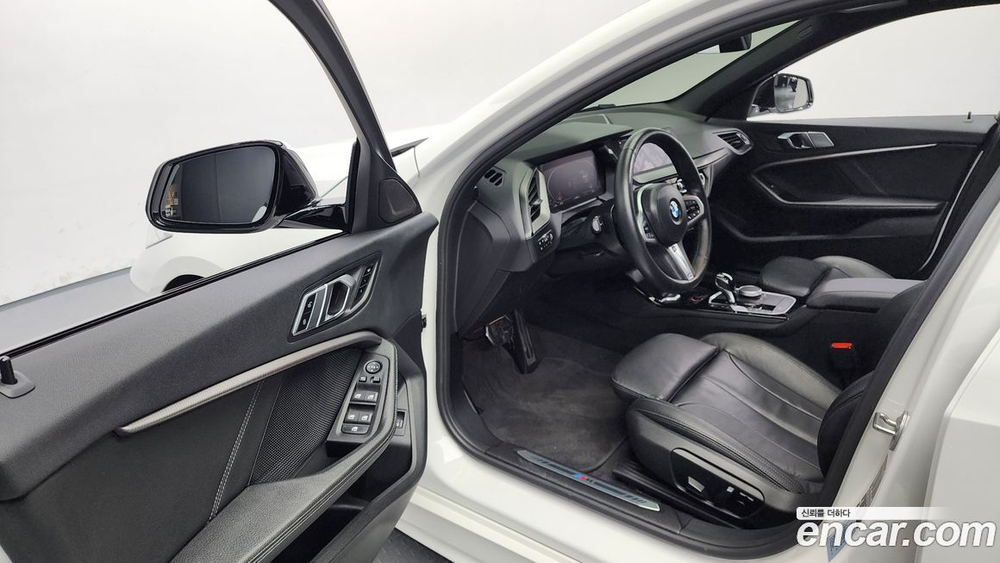 BMW 1 Series (F40) 120i M Sports (10.2021)