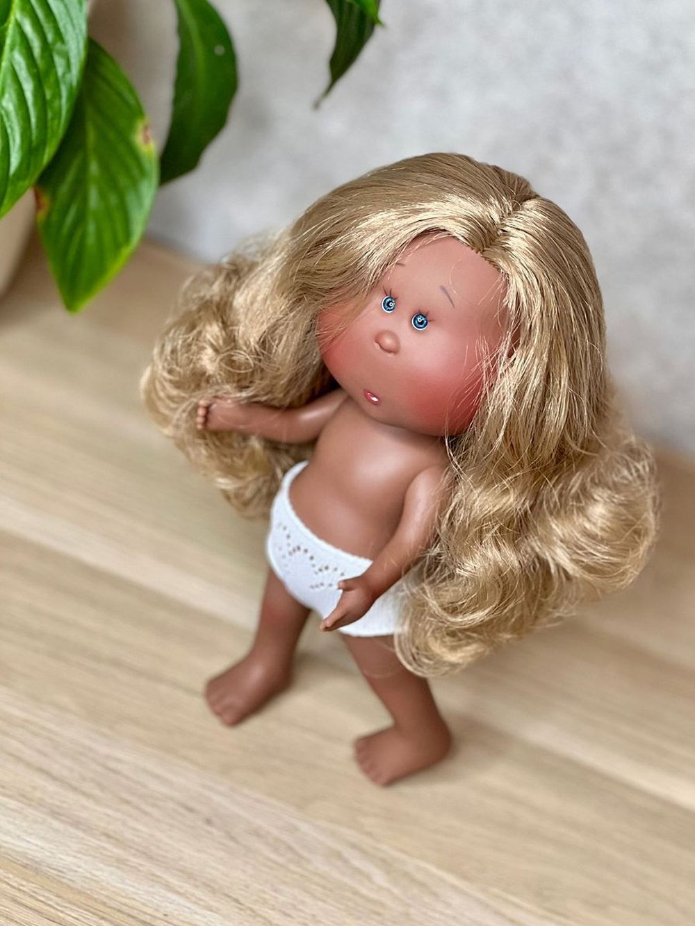 Кукла Nines виниловая 30см MIA без одежды (3000W17A1)