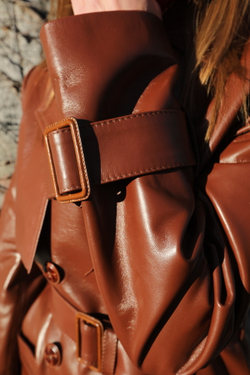 Тренч двубортный кожаный шоколад