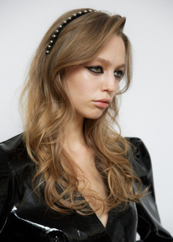 Ободок с мелкими металлическими шарами