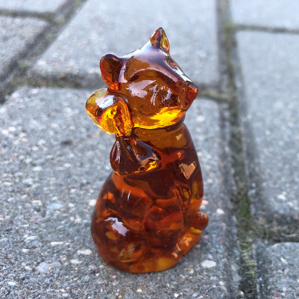 Кошка с бантом