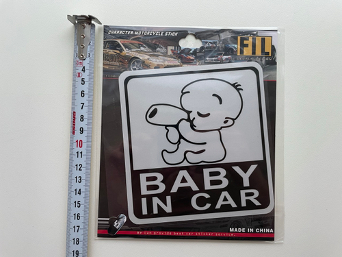 Наклейка (Baby in car - Ребенок в машине в белом квадрате) на автомобиль, стикер на стекло, с подложкой картонной (1 шт.)