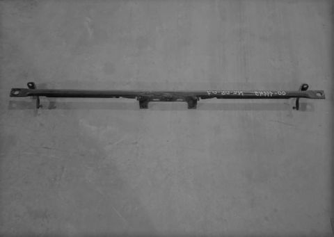 Поперечная труба замка капота МАН ТГА 81628215065 б.у.