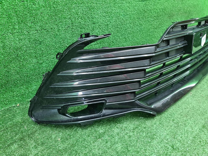 Решетка переднего бампера Toyota Camry XV70 20-нв