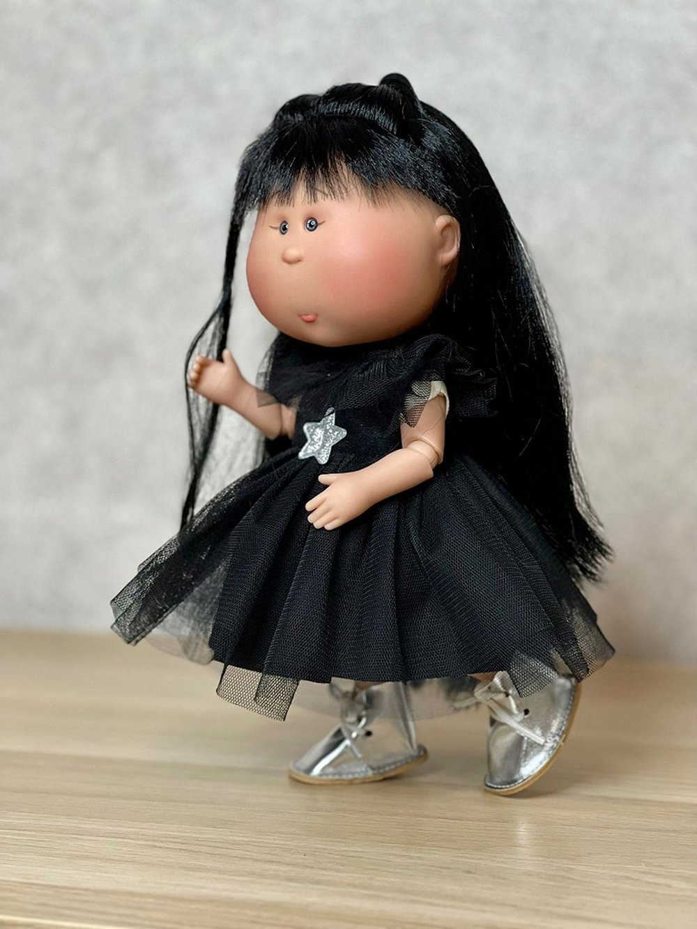 Кукла Nines виниловая 30см MIA CASE Black шарнирная (3520)