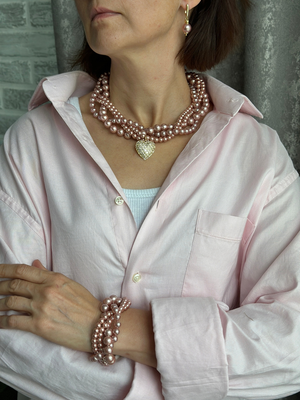 Браслет "Одри" переплетеные нити жемчуга Майорка в оттенке розовый щербет , оттенок золото