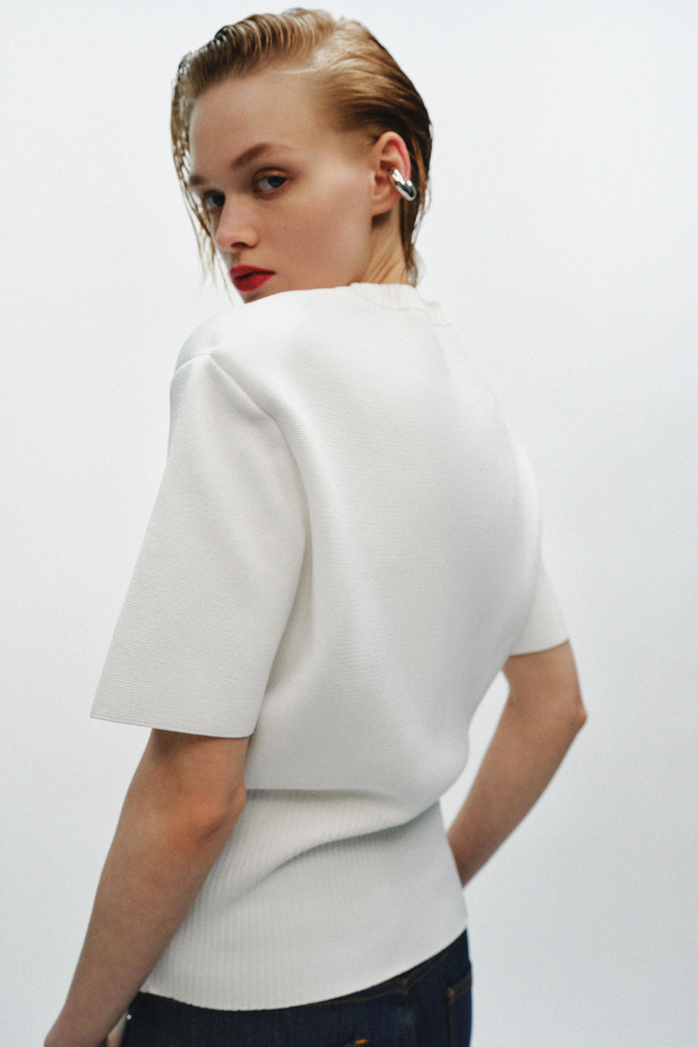 ZARA ТРИКОТАЖНЫЙ ТОП С ПОДПЛЕЧНИКАМИ, БЕЛЫЙ