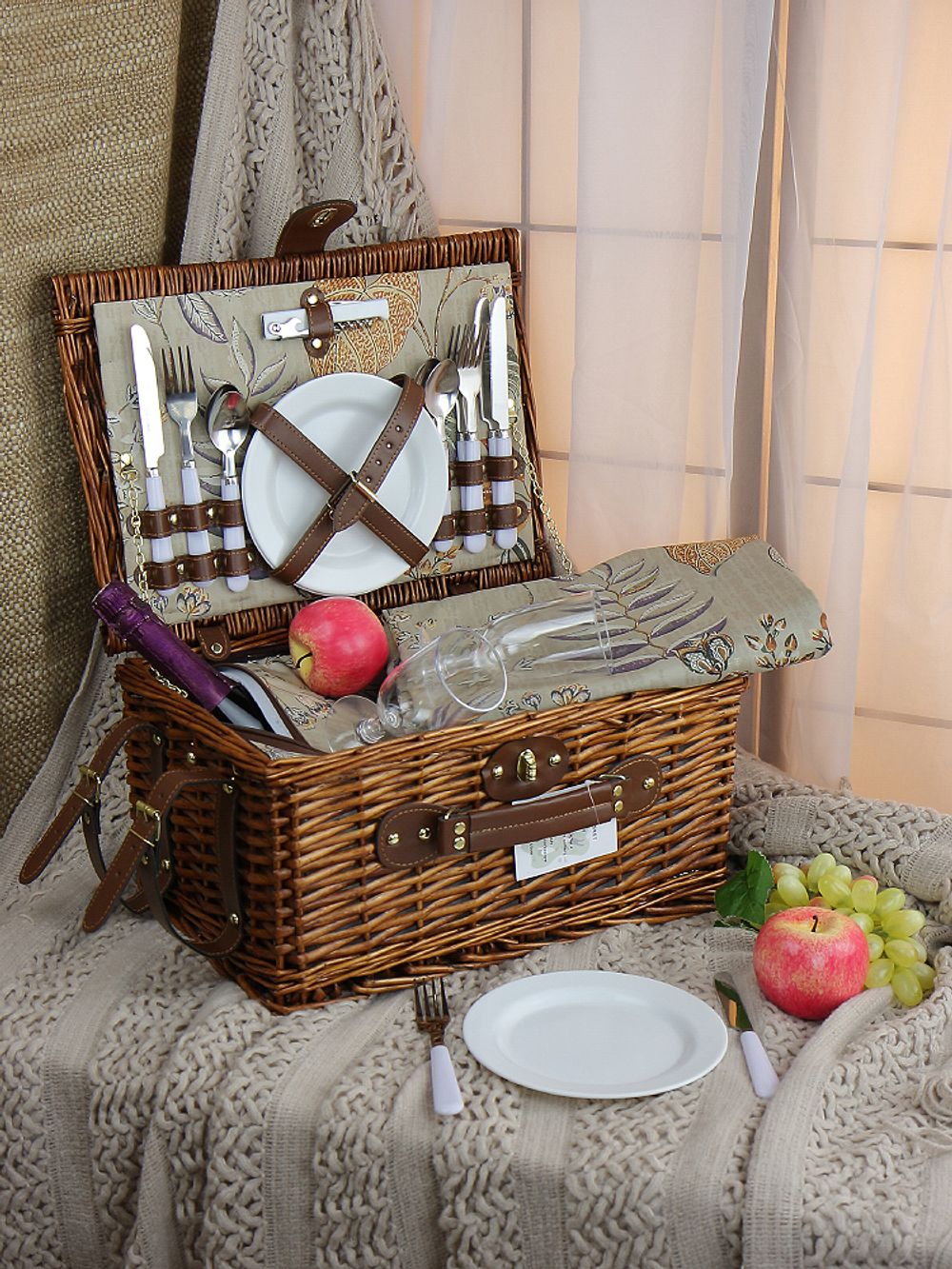 HOLYDAY BASKET Набор для пикника с термосумкой и пледом на 4 персоны