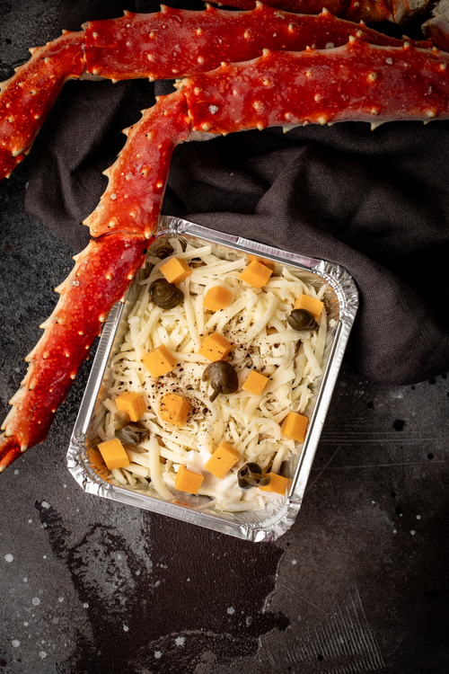 Жульен из форели со свежими шампиньонами, каперсами, вялеными томатами, сырами чеддер и моцарела и сливками