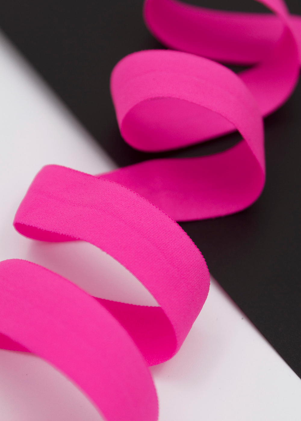 Бейка эластичная розовая неоновая матовая ширина 20 мм
